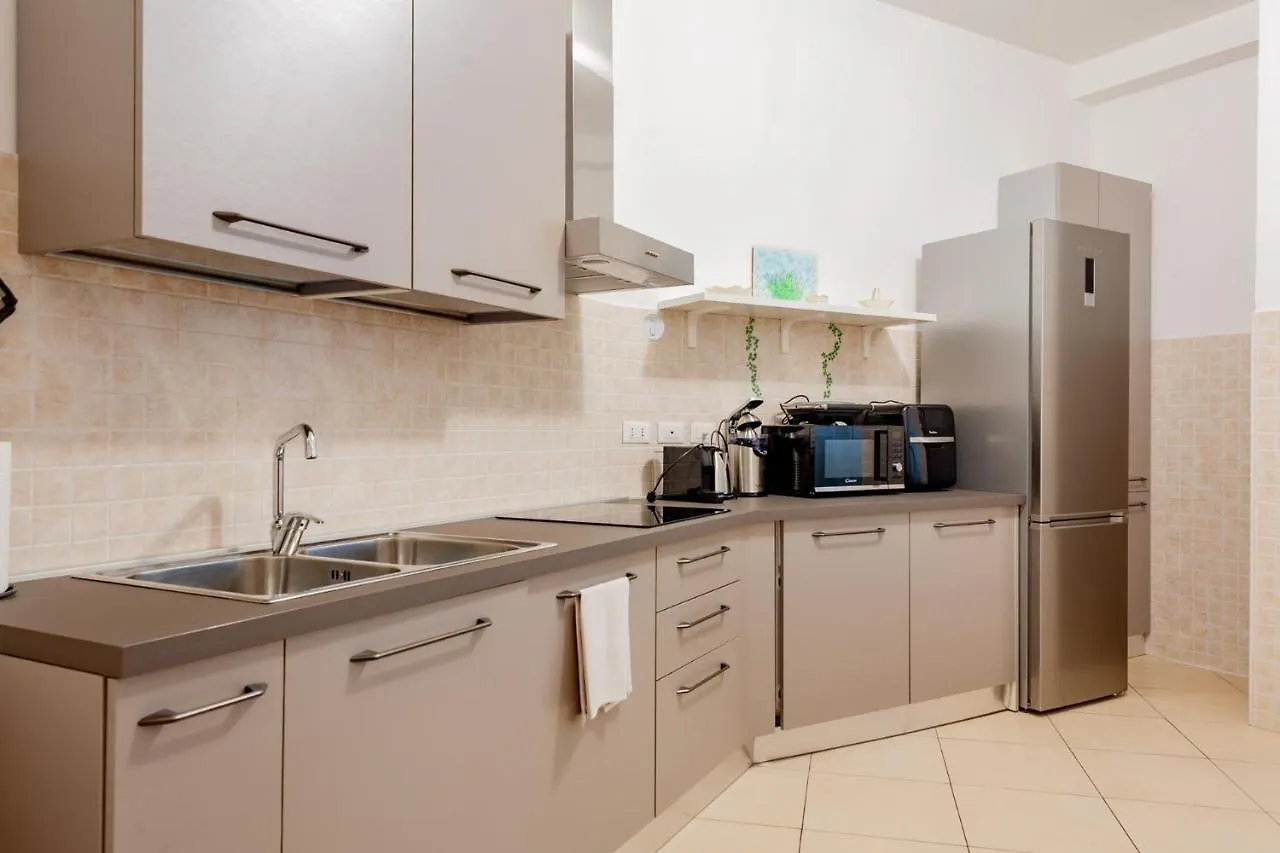 Apartment Bnbutler - Pellegrino Rossi, 42 - Ampio E Comodo Per 5 Milan